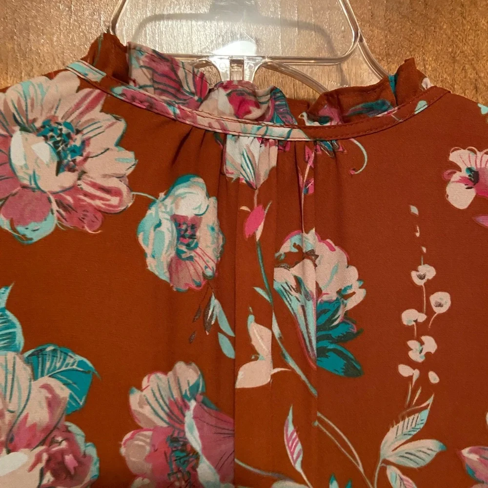 Plus Size Floral Chiffon Blouse - Picture 5 of 8